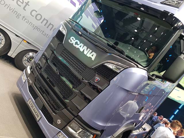 Scania ahora dispone de cabinas de piso llano en su nueva Serie S.