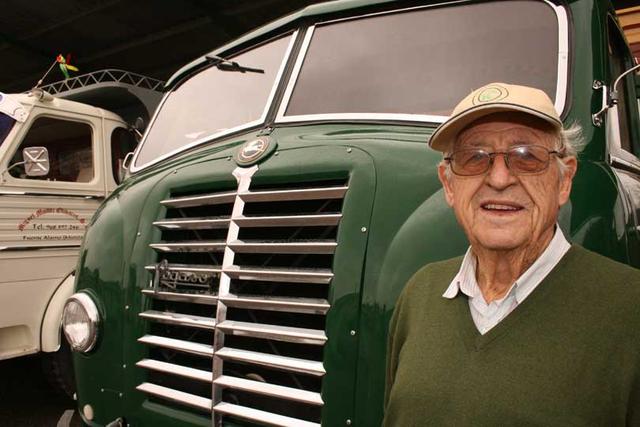 Miguel nos explicó como fue aprender a conducir camiones con un Mofletes en 1955.
