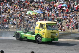 El piloto Orlando un año más ofreciendo el máximo espectáculo a la afición del Jarama.