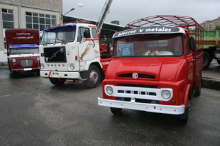 Años 70: Un Avia y Ebro rodean a un impresionante Volvo F89.