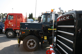 Los Mack también tuvieron su parte de protagonismo en la historia del transporte español.