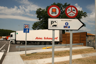 Para acceder a la zona exclusiva para el transporte y vigilada es necesario disponer del sistema de telepeaje.