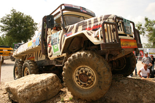 Muchos vehículos del trial de camiones son reliquias como este ZIL 6X6 de fabricación soviética.