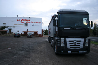 Con su Renault Magnum recorre rutas nacionales y europeas.
