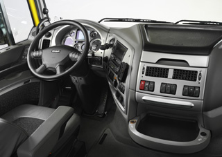 Puesto de conducción del DAF XF105 Space Cab.
