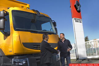 Renault Trucks oferta a interesantes precios sus Premium y Midlum Eco-Distribución.