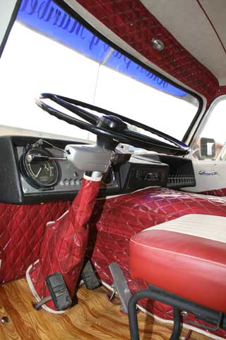 Muchos preferían tapizar el interior de la cabina y evitar así el interior de metal desnudo.