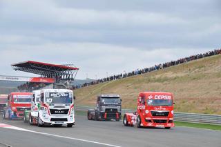 El circuito de Los Arcos en Navarra acoge por primera vez carreras de camiones.