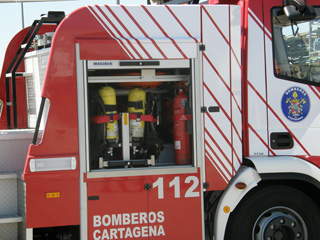 El camión dispone de abundante espacio donde albergar todo el equipo necesario para los auxilios.