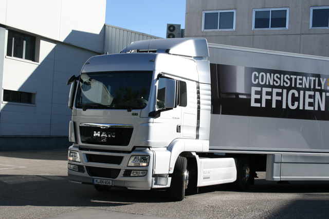 El MAN TGS 18.400 con cabina LX de techo elevado se atreve con el largo recorrido ofreciendo buena habitabilidad.
