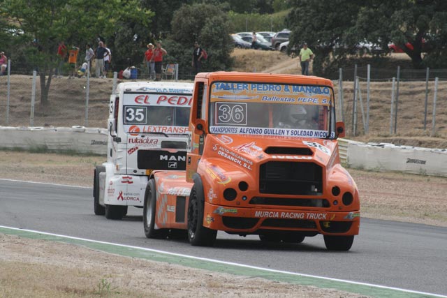 Marco Bermejo en MAN y García Marco con su inconfundible Iveco.