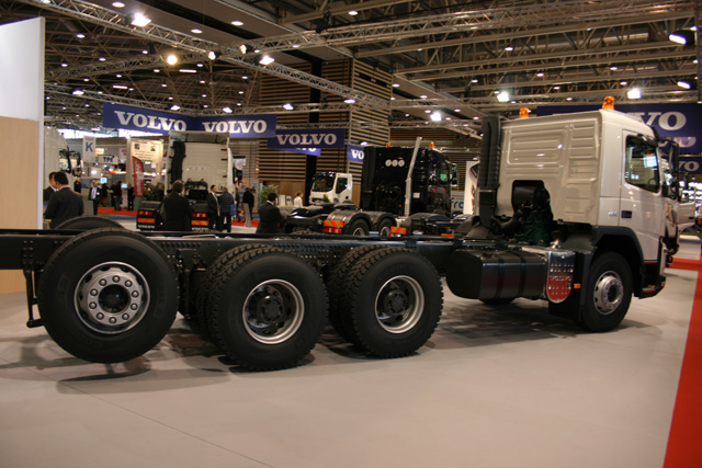 Volvo FMX en versión rígido de cuatro ejes 8X4.