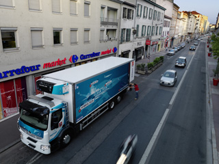 Renault Trucks con el Premium Distribución Clean Tech Hybris ofrece un camión diésel-eléctrico de hasta 26 toneladas.