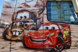 Las cabinas decoradas se convierten en un homenaje sobre ruedas a películas y personajes míticos.