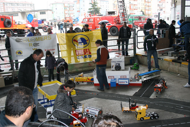 Espectacular pista de camiones en miniatura a radio control.