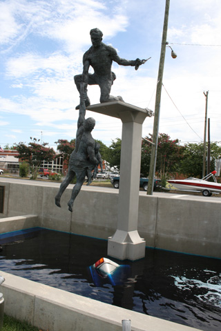 Monumento homenaje a los caídos en servicio en operaciones de rescate en carretera, Chattanooga, Tennesse.