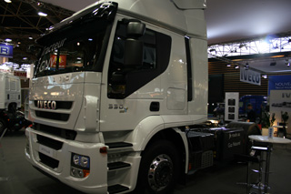 Iveco mostraba una versión del Stralis tractora a gas natural con 330 CV.