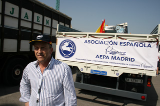 Los miembros de la asociación española Pegaso no pierden ocasión de lograr nuevos socios.