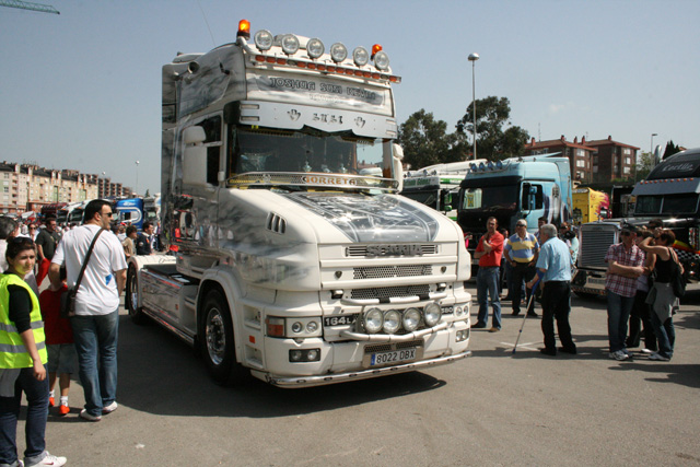 Otro buen ejemplo de Scania de morro estupendamente decorado.
