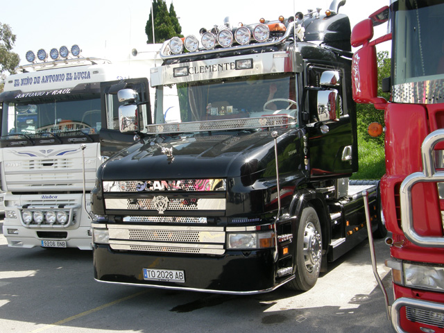 Discreto y espectacular a la vez el Scania de morro de Clemente.