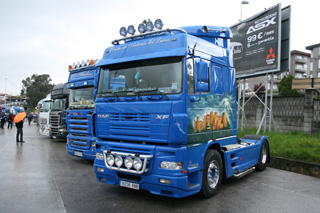 Un DAF decorado con la Alahambra granadina.