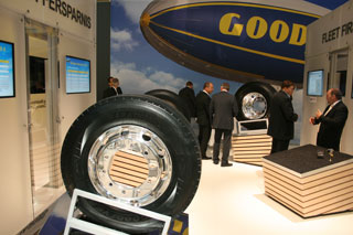 Tampoco podía faltar en Hannover la muestra de ruedas Goodyear y Dunlop.
