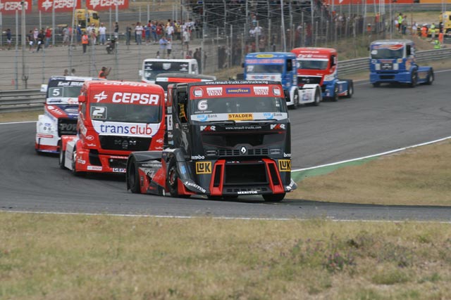 Antonio Albacete muestra un rendimiento muy similar al de los pilotos de Renault MKR.