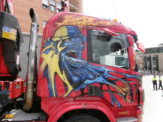 Monstruoso Scania decorado.