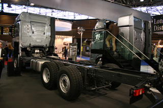 Aquí hemos visto por primera vez los New Actros en versiones rígidos, como este chasis remolcador 6X2.