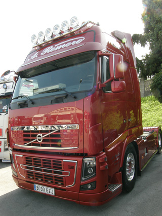 Elegancia de otro Volvo FH presente en Torrelavega.