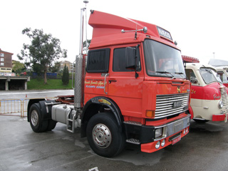 Muchos conocimos a Iveco gracias a esta espectacular tractora que sorprendía en España a principios de los 80.