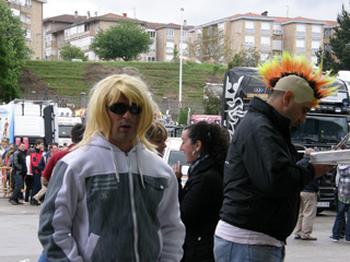 Ni folklore ni ropajes típicos, pero mucho humor...