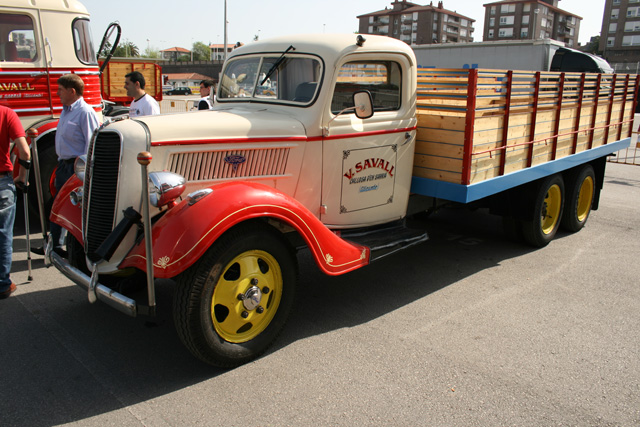 Una bestia de la carretera en 1934, el Ford V8 6X4 de la colección de los alicantinos Savall.
