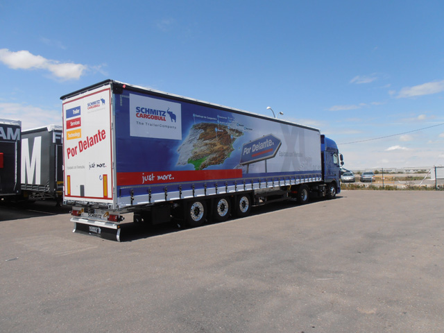 En la actualidad la cuarta parte de los semis con lonas vendidos en Europa son fabricados por Schmitz Cargobull.