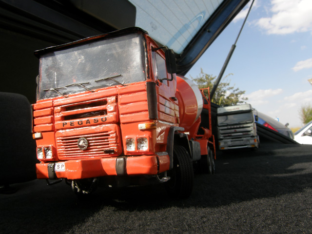 El Pegaso 2323.26k era la versión Tecno especial para hormigonera, con tracción 6X4 y 230 CV.
