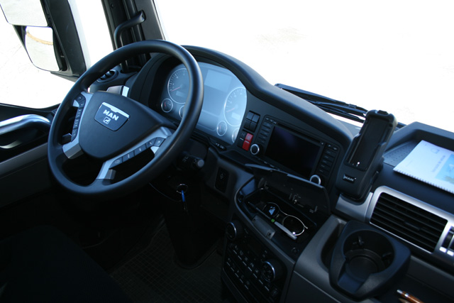 El volante multifunción facilita la tarea del conductor de este MAN TGS 18.400