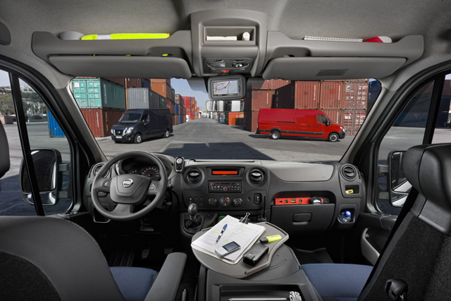 Interior de la cabina del Nissan NV 400.