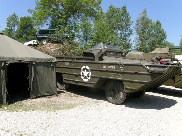 También existió una versón anfibia del popular camión GMC se llamó Dukw.