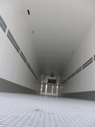 Interior de uno de los frigos Schmitz Cargobull.