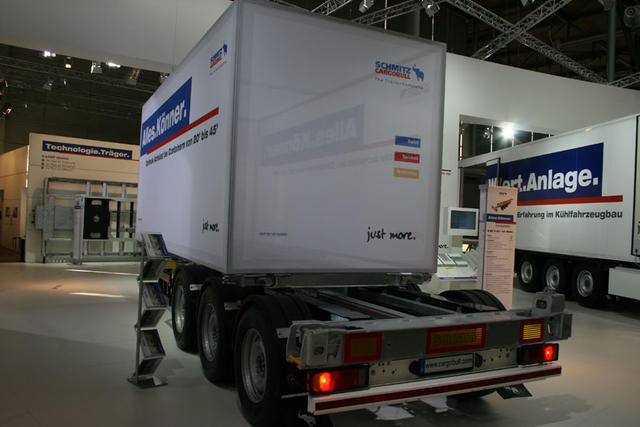 Schmitz cuenta con una gama de plataformas portacontenedores.
