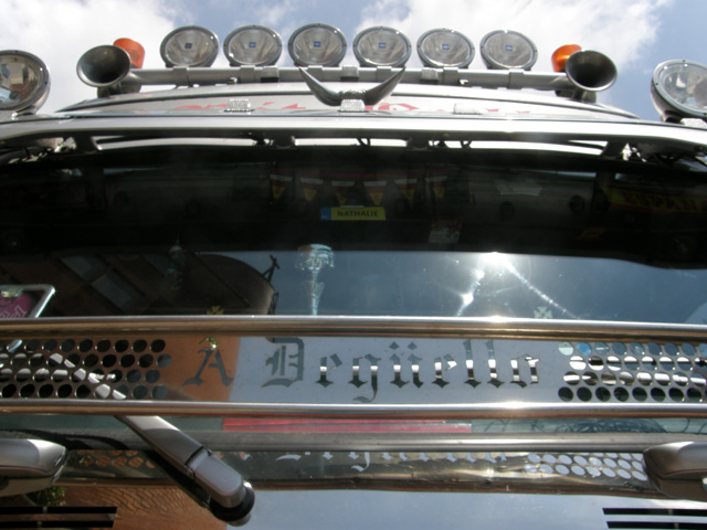 Espectacular frontal.