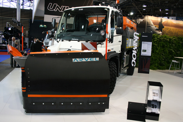 El UNimog 4X4 es un valor seguro en la gama Mercedes Benz, como esta versión quitanieves.