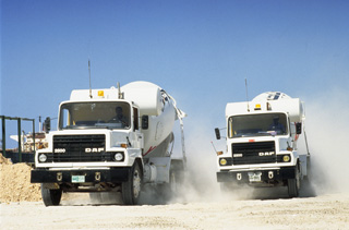 Dos hormigoneras DAF NTT 2800 de 1985.