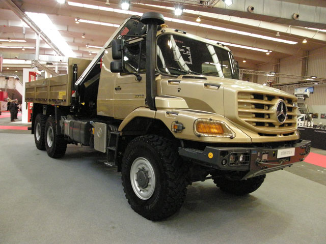 El Mercedes Benz Zetros 6X6 se muestra por primera vez en España.