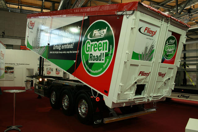 Una bañera cerealera de la serie Greenroad de Fliegl.