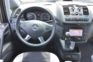 Al volante del Mercedes Viano Marco Polo nos llama la atención su amplitud.