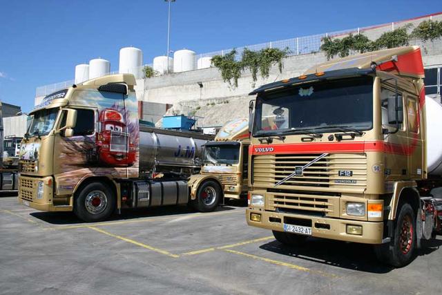 El veterano Volvo de la serie F da fé de la solidez de los camiones de esta marca y del buen mantenimiento que se realiza.