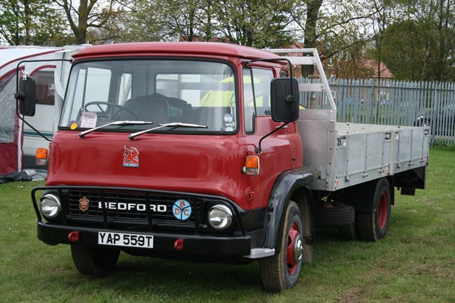 Los camiones medios Bedford TJ65 en los años 60 podían montar diversos motores, como el Leyland de 133CV.