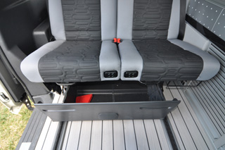 En el interior del Viano Marco Polo también encontramos un cajón bajo el asiento trasero.