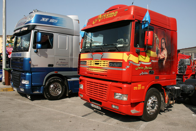 Dos buenos ejemplos de decoración sobre DAF XF105.